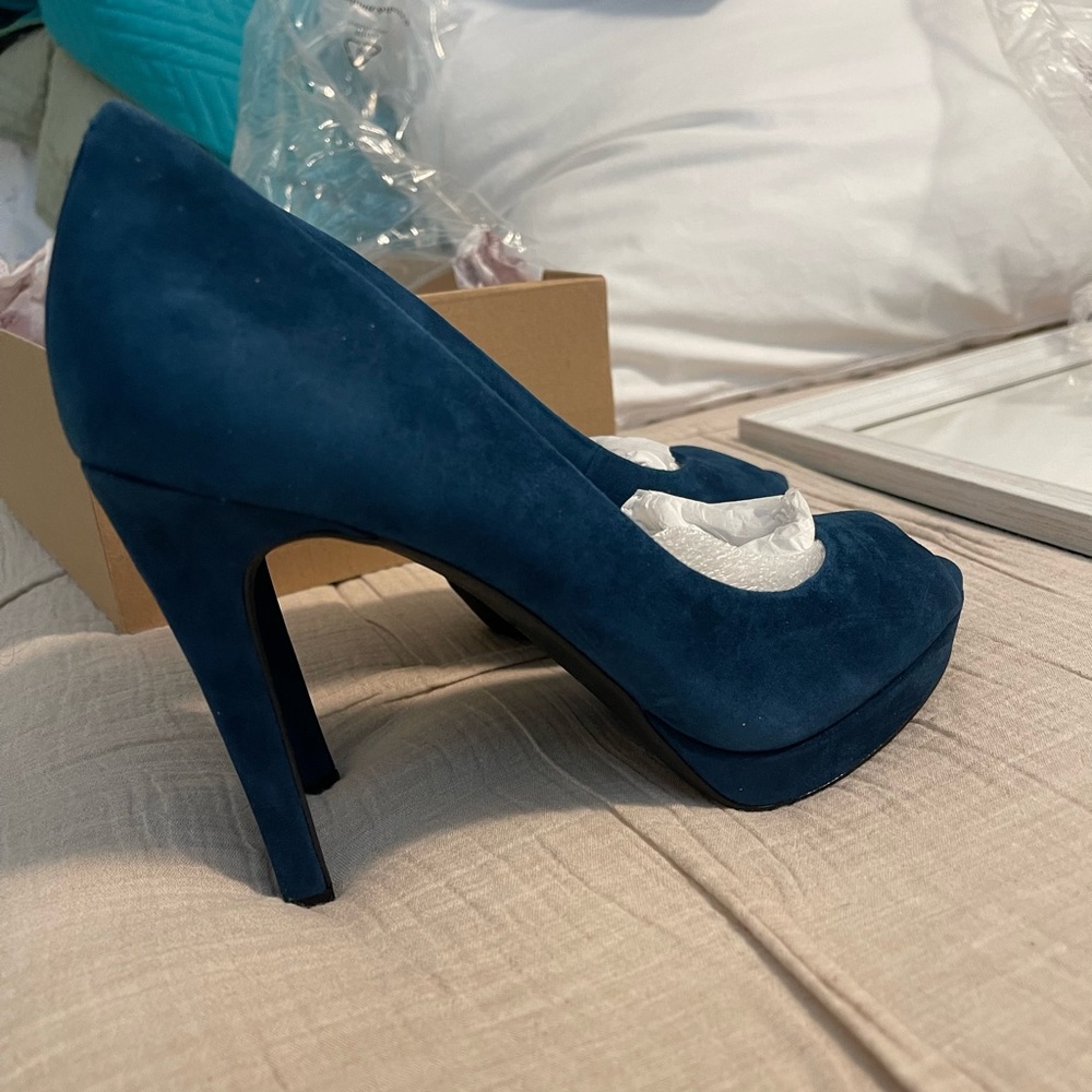 Jessica Simpson heels